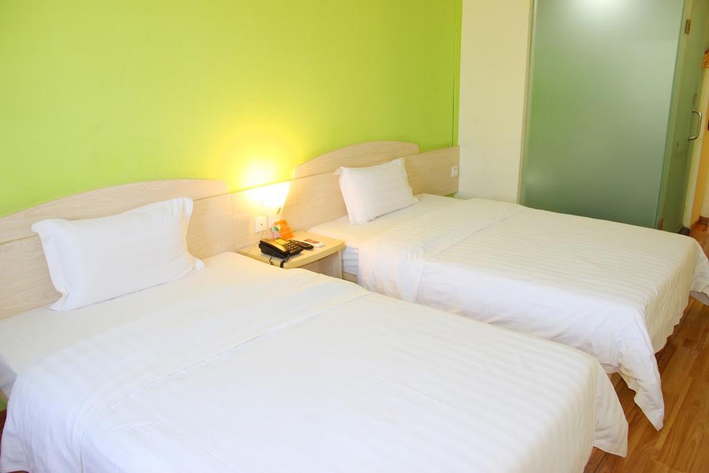 7Days Inn Guangzhou Jiaokou Subway Station 2Nd Room photo